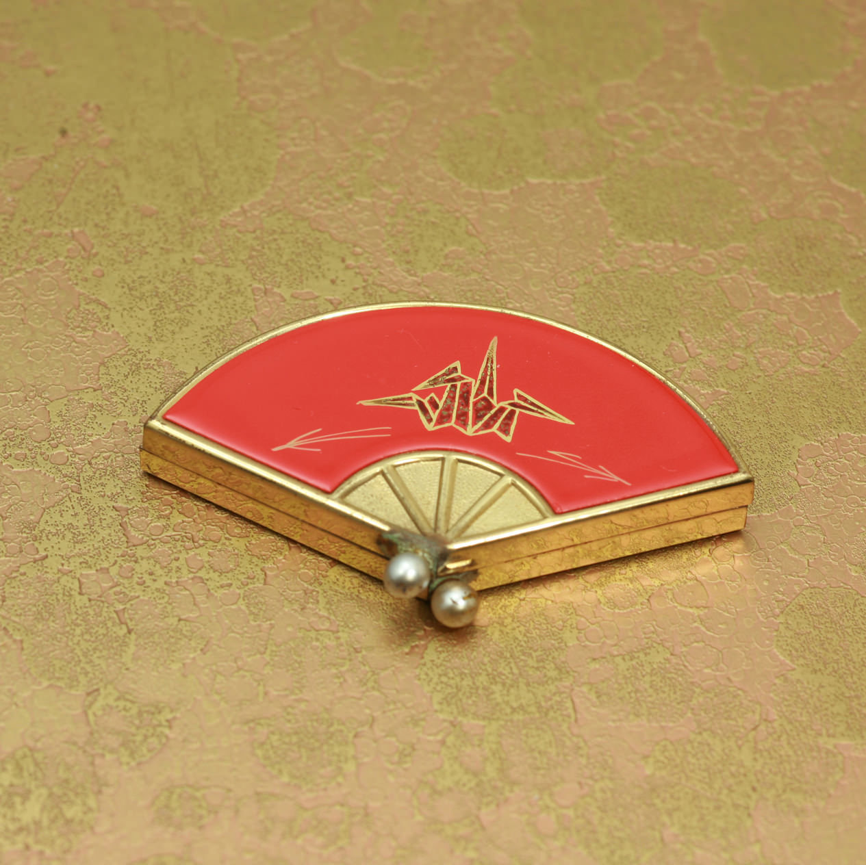 希少　レア　昭和レトロ　扇子　保護ケース付き TBS「赤い靴」グッズ Pink Lady | 1940 | Kanebo Antique Compact Collection